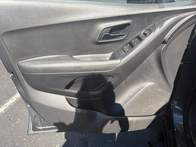Used 2019 Chevrolet Trax LS w/ Tint and Cruise Package FWD image 12