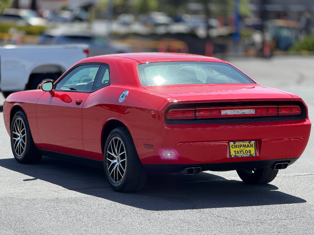 Used 2014 Dodge Challenger SXT RWD image 10