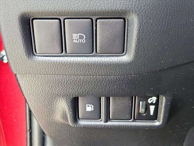 Used 2019 Toyota C-HR XLE image 13