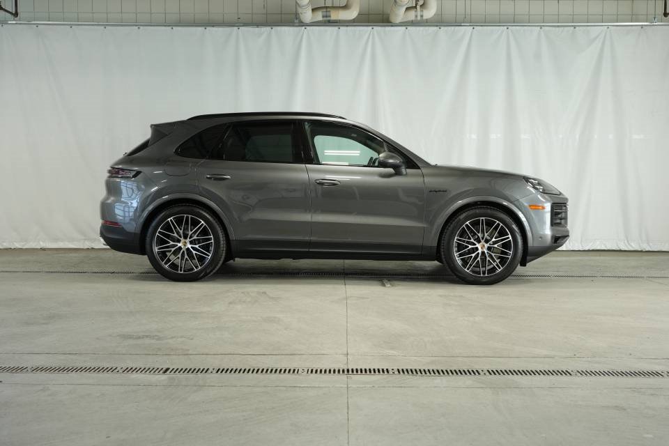 New 2025 Porsche Cayenne E-Hybrid image 6