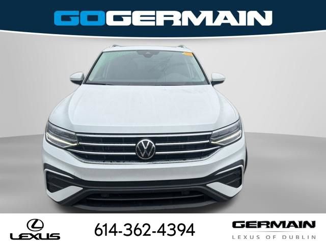 Used 2023 Volkswagen Tiguan SE w/ Panoramic Sunroof Package AWD/4WD image 3