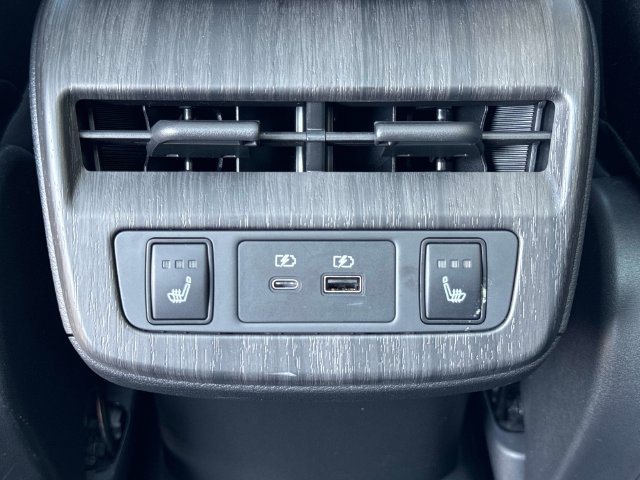 Used 2024 Nissan Ariya AWD image 14