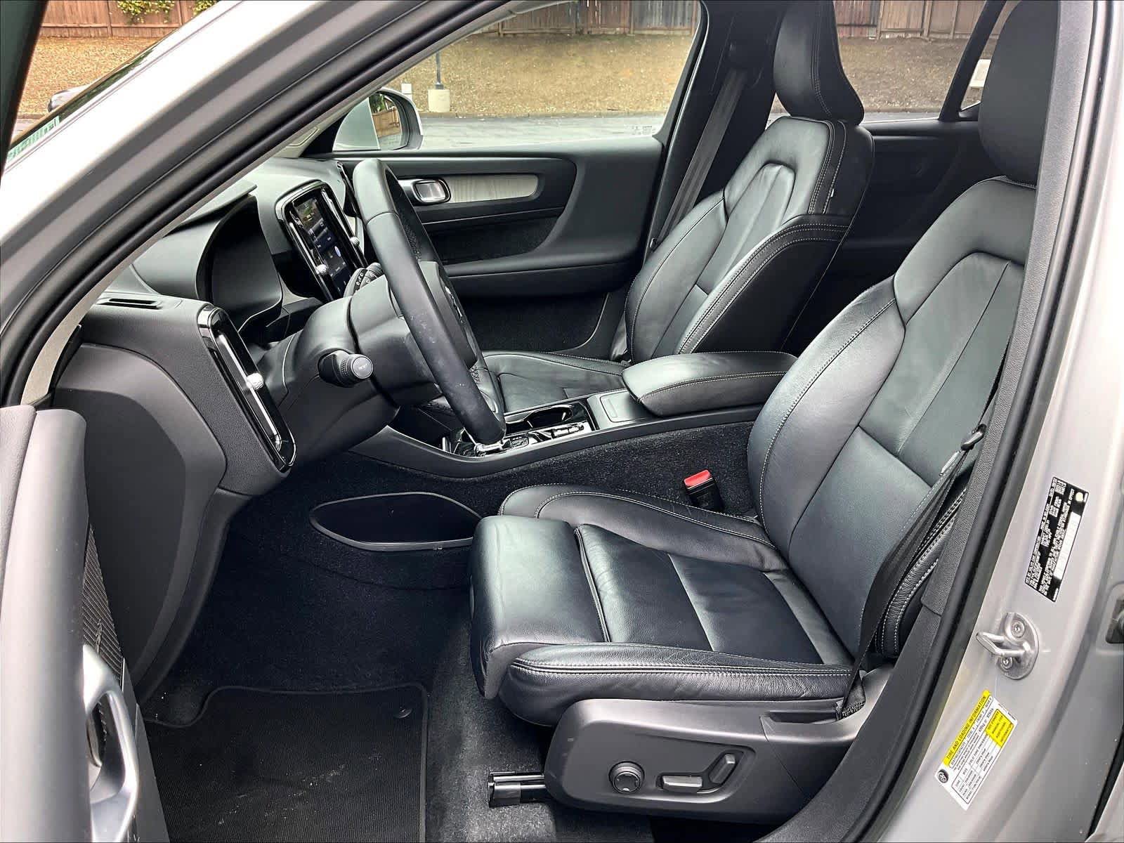 Used 2023 Volvo XC40 B5 Ultimate AWD/4WD image 28