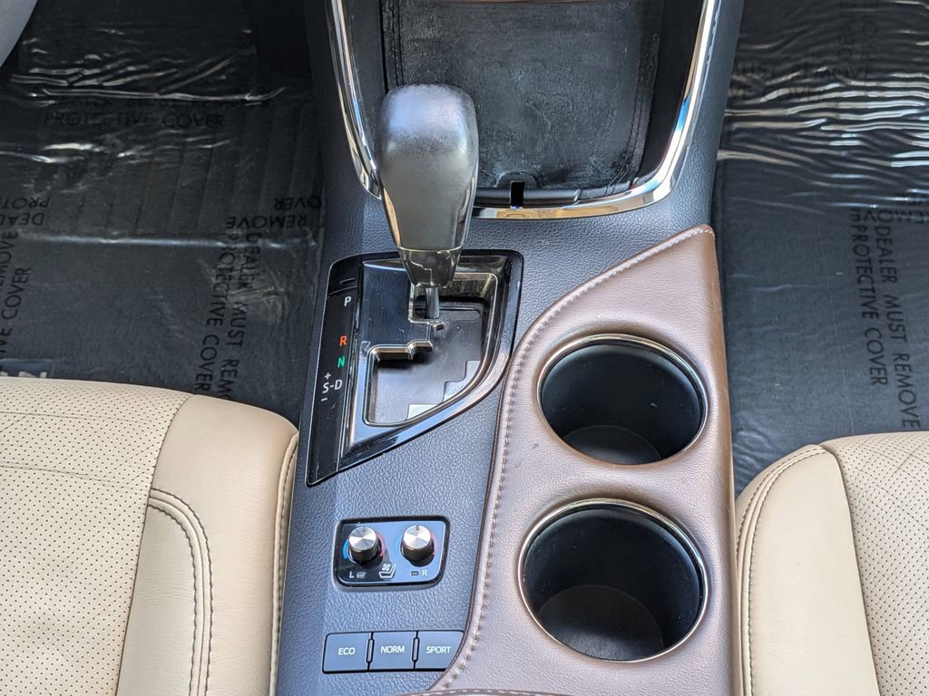 Used 2013 Toyota Avalon Limited FWD image 18