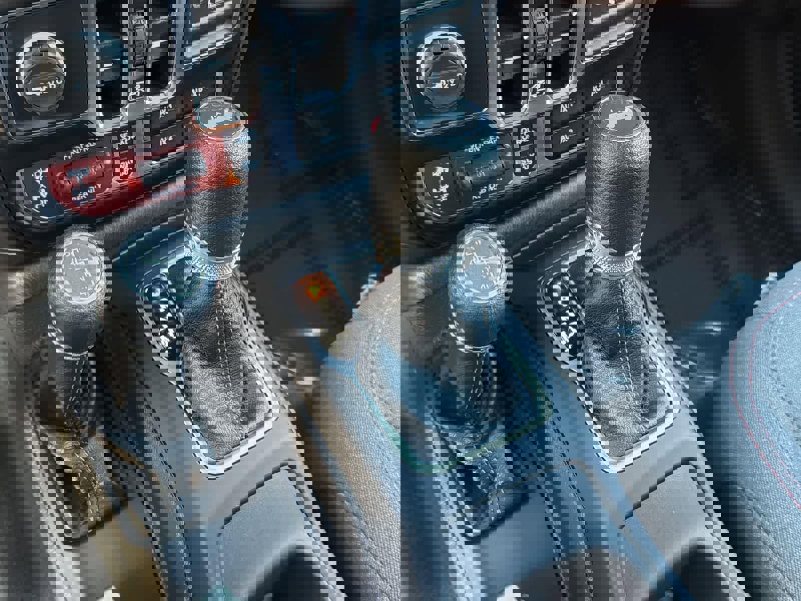 Used 2024 Jeep Wrangler Unlimited Rubicon w/ Technology Group image 16