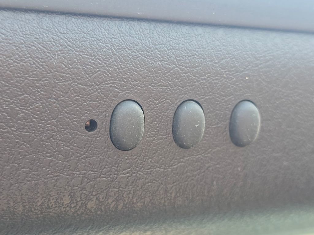 Used 2005 Ford Thunderbird RWD image 28