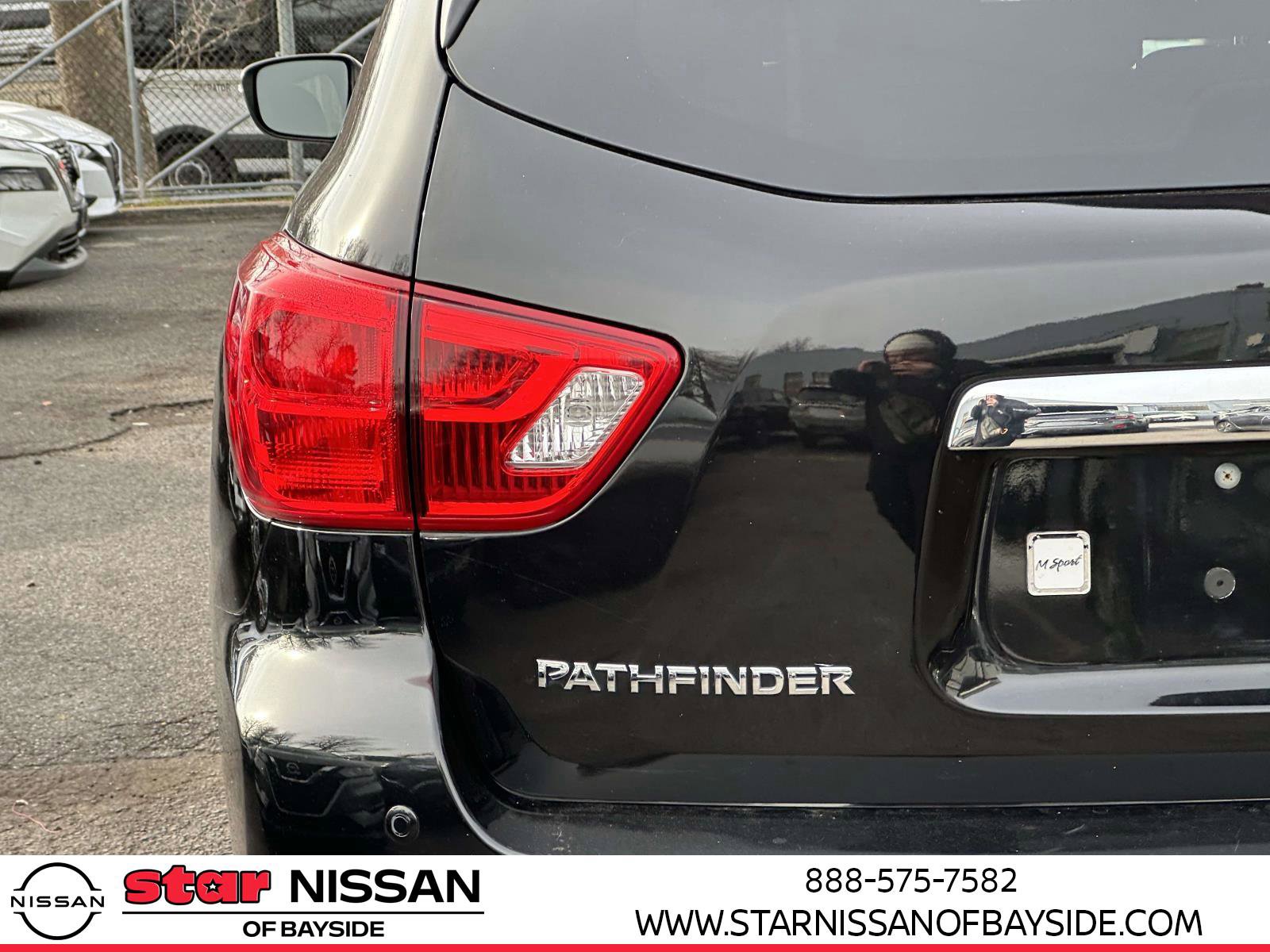 Used 2019 Nissan Pathfinder SV image 11