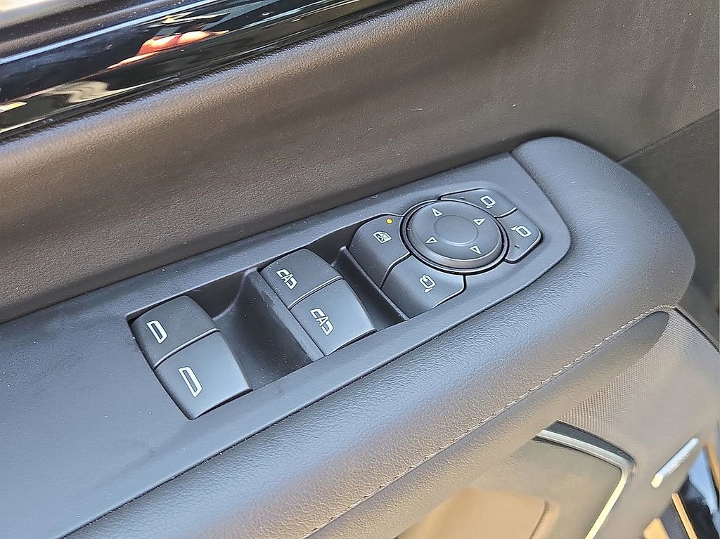 Used 2025 Chevrolet Tahoe Z71 w/ Comfort Package AWD/4WD image 24