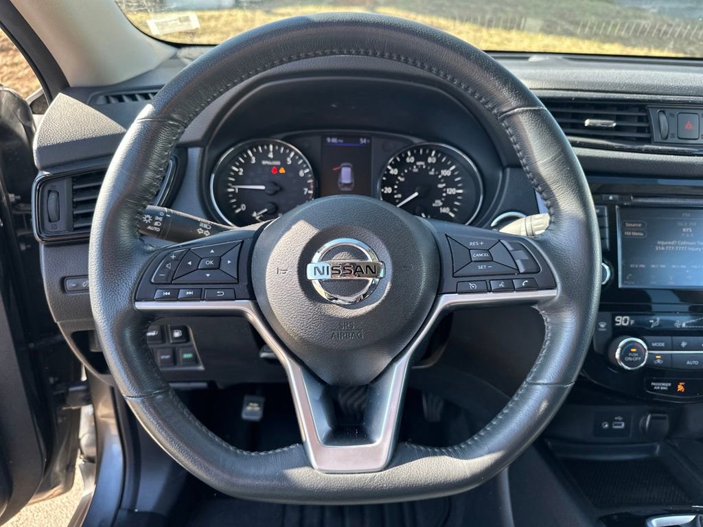 Used 2018 Nissan Rogue SV image 11