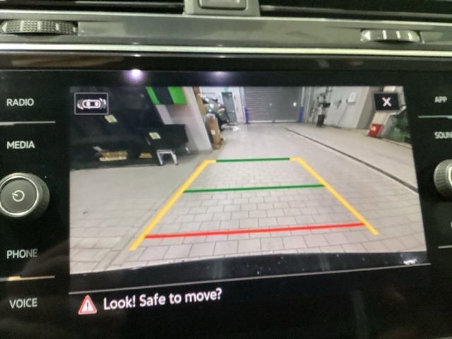 Used 2022 Volkswagen Tiguan SE image 15