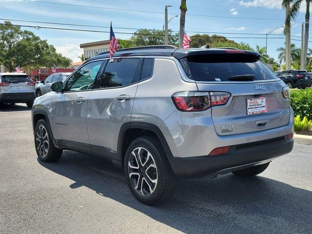 Used 2024 Jeep Compass Limited AWD/4WD image 3
