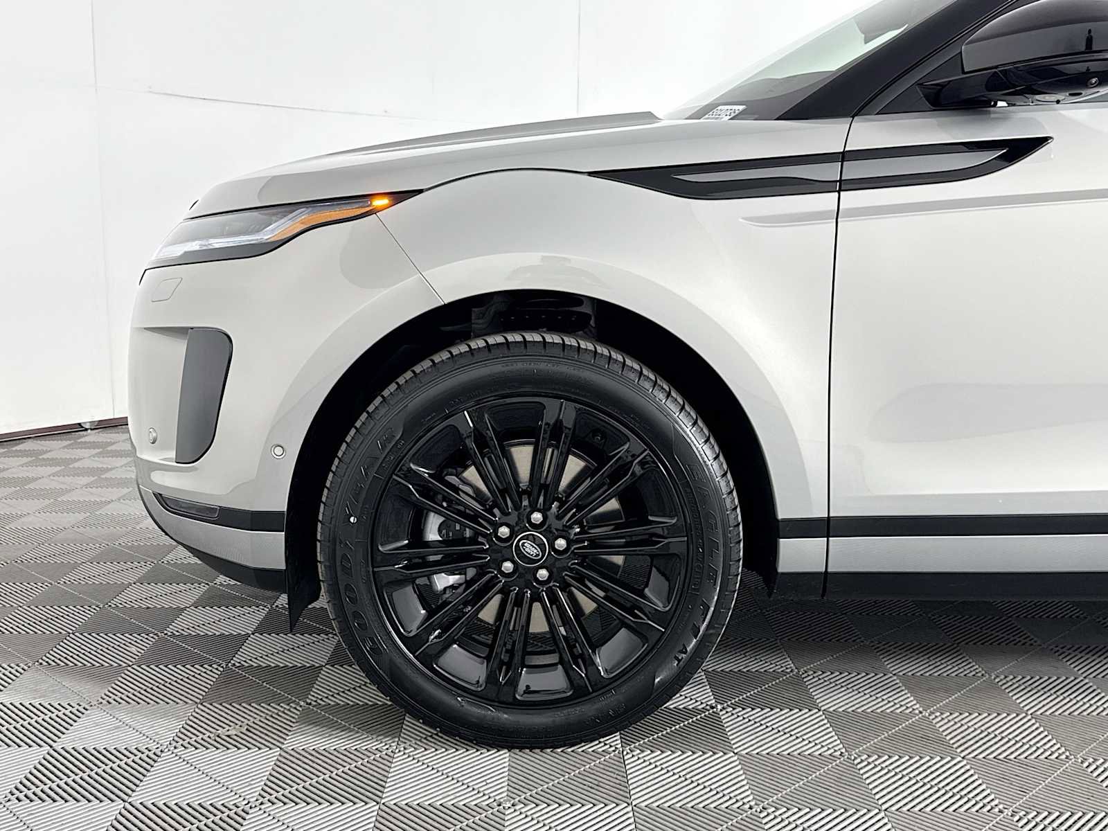 New 2026 Land Rover Range Rover Evoque S image 28