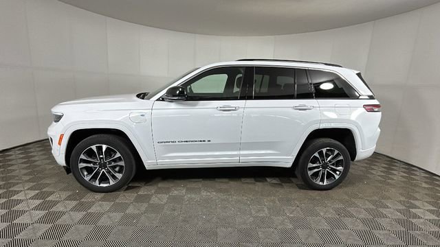 Used 2023 Jeep Grand Cherokee Overland w/ Luxury Tech Group IV AWD/4WD image 5