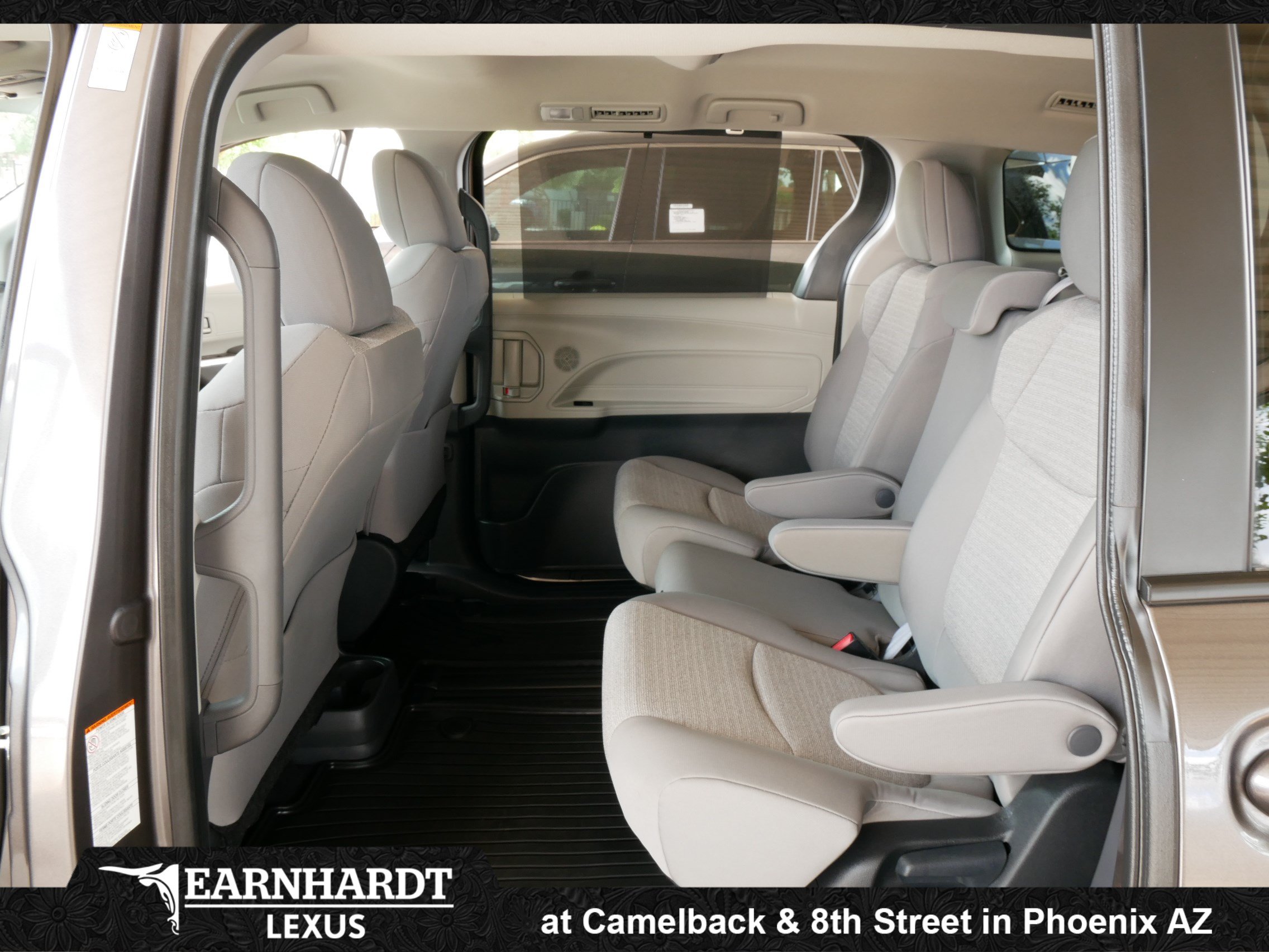Used 2023 Toyota Sienna LE FWD image 16
