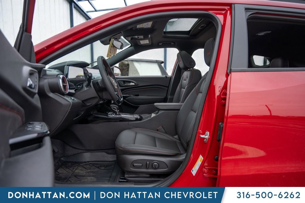 New 2026 Chevrolet Trax RS w/ Sunroof Package FWD image 5