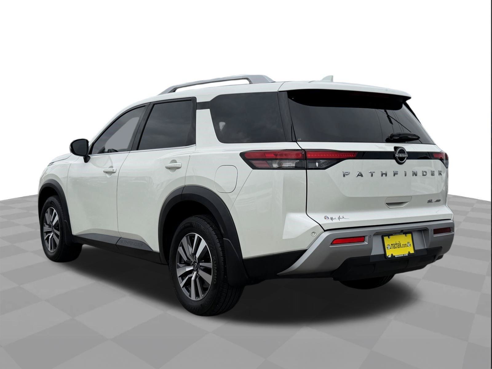 Used 2024 Nissan Pathfinder SL AWD/4WD image 3