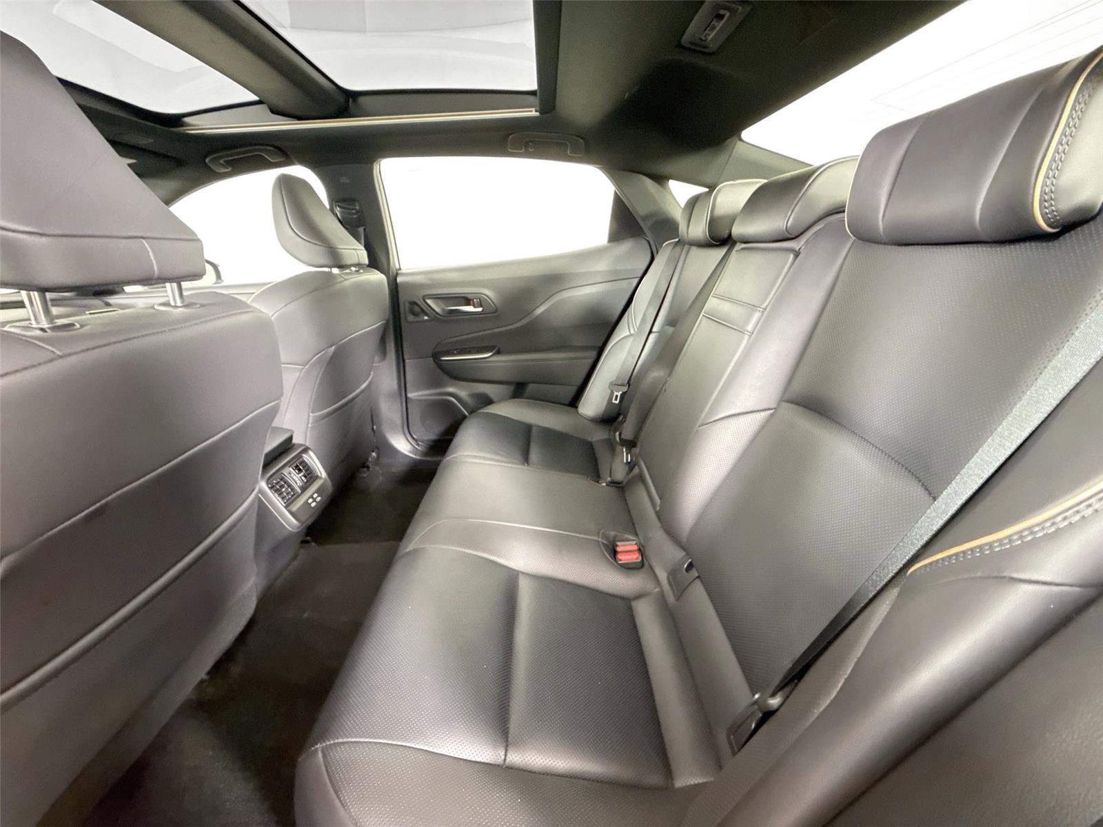 Certified 2023 Toyota Crown Limited image 32