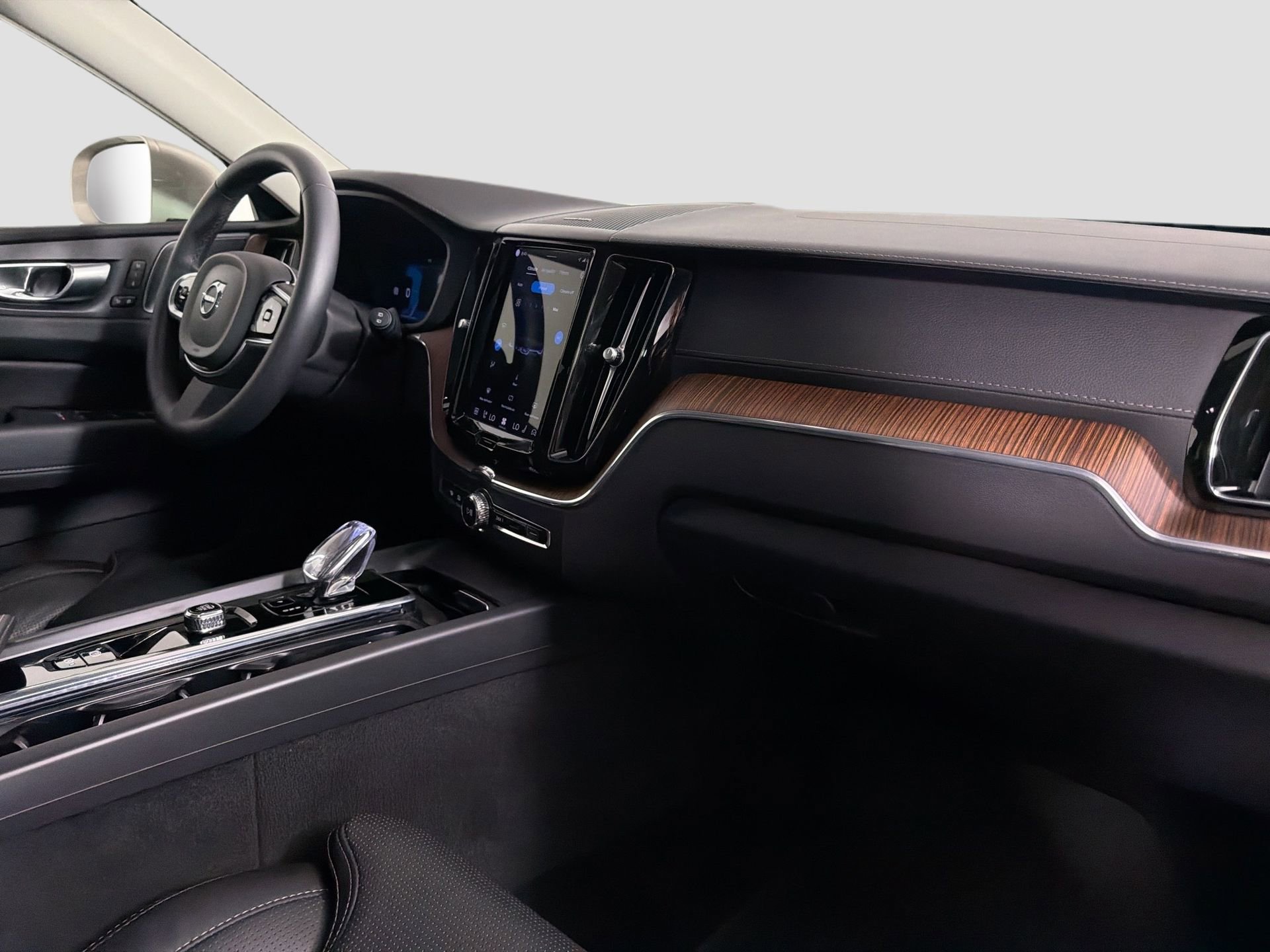 Certified 2023 Volvo XC60 B5 Ultimate w/ Climate Package AWD/4WD image 30