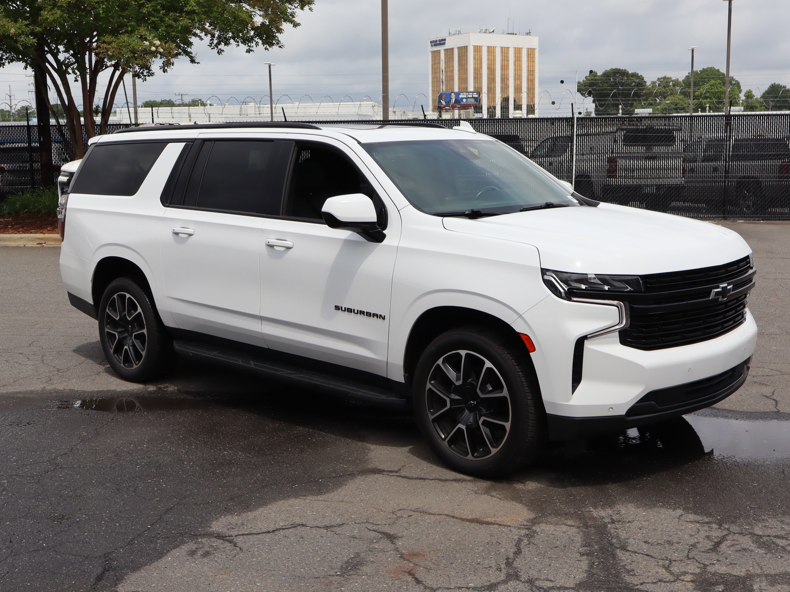 Used 2023 Chevrolet Suburban RST AWD/4WD image 13