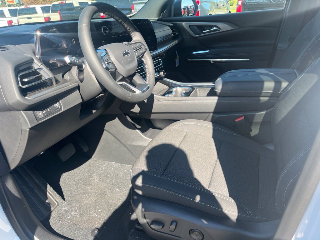 New 2027 Chevrolet Traverse LT w/ Midnight/Sport Edition FWD image 12