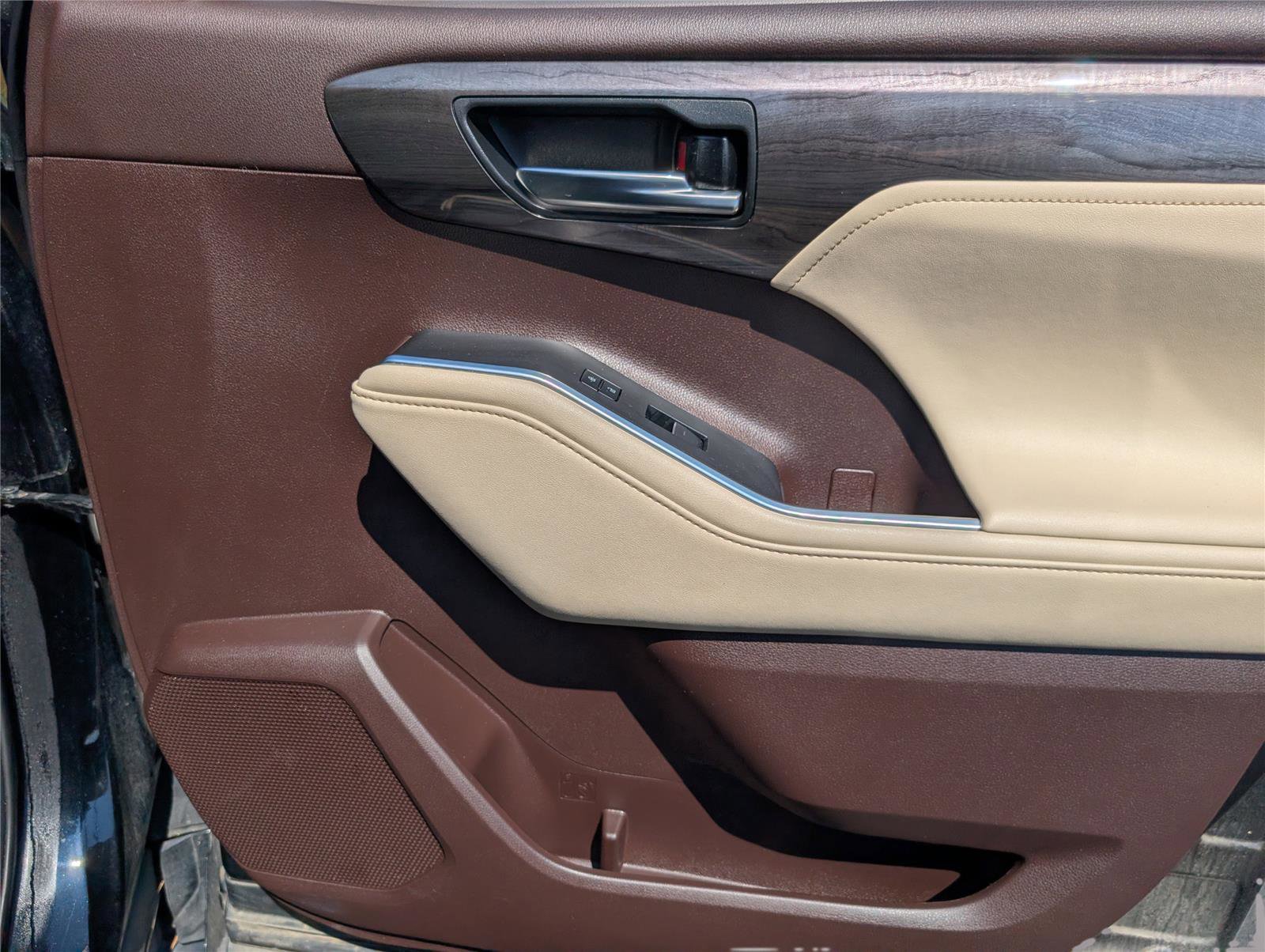 Used 2021 Toyota Highlander Limited image 38