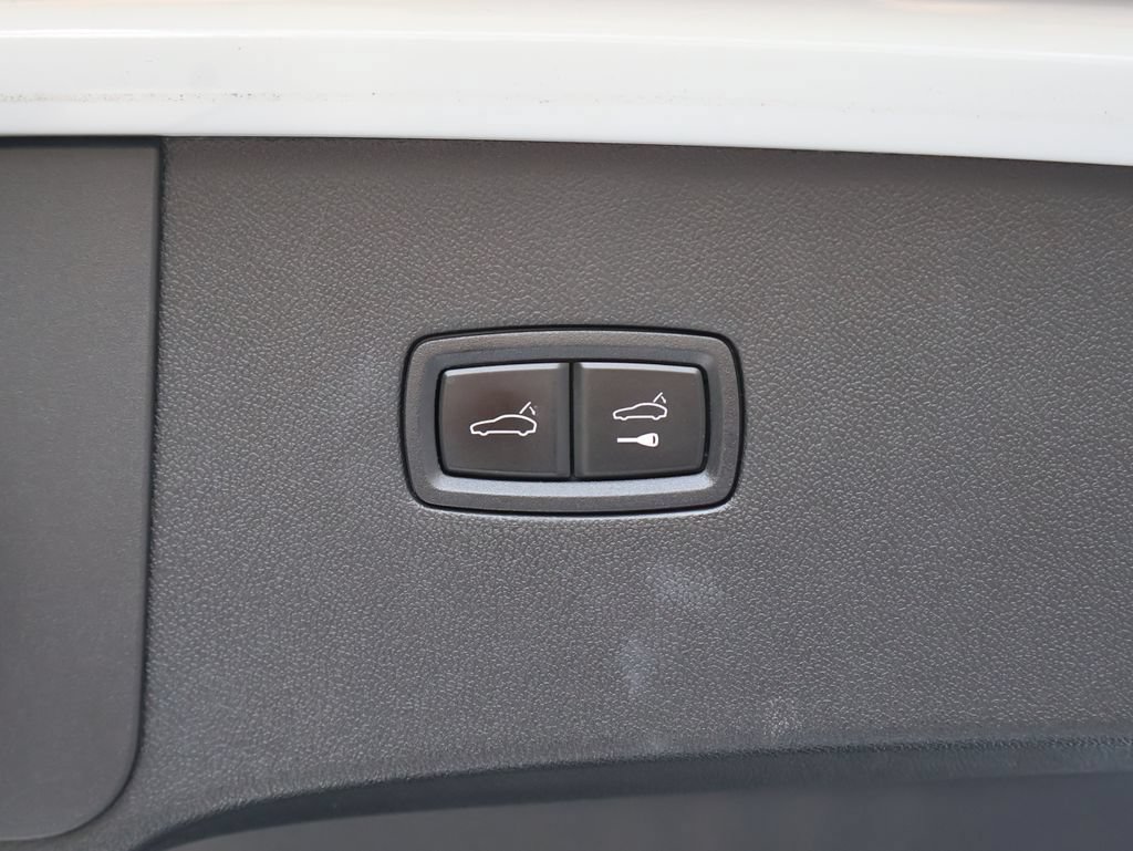 Used 2025 Porsche Cayenne Coupe AWD/4WD image 17