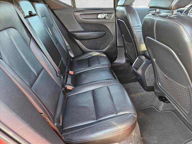 Used 2021 Volvo XC40 T4 Momentum FWD image 18