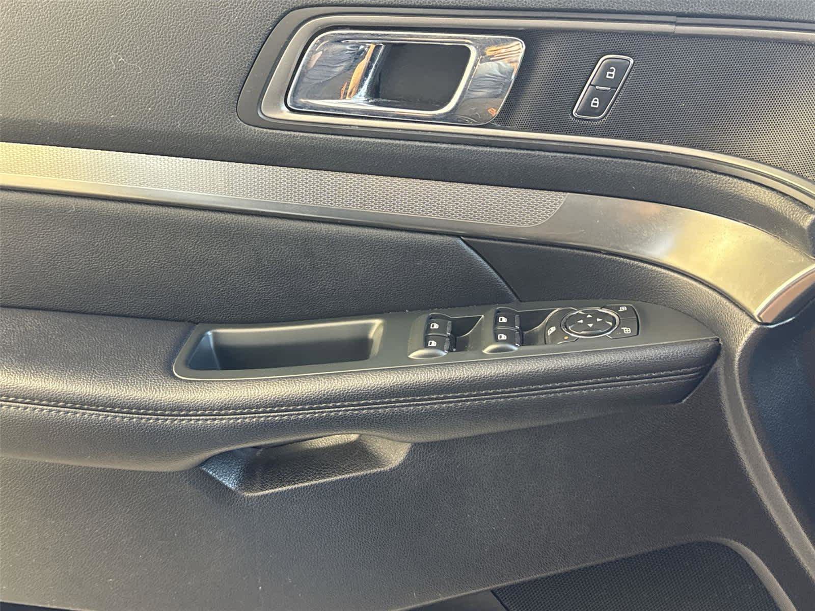 Used 2018 Ford Explorer XLT AWD/4WD image 19
