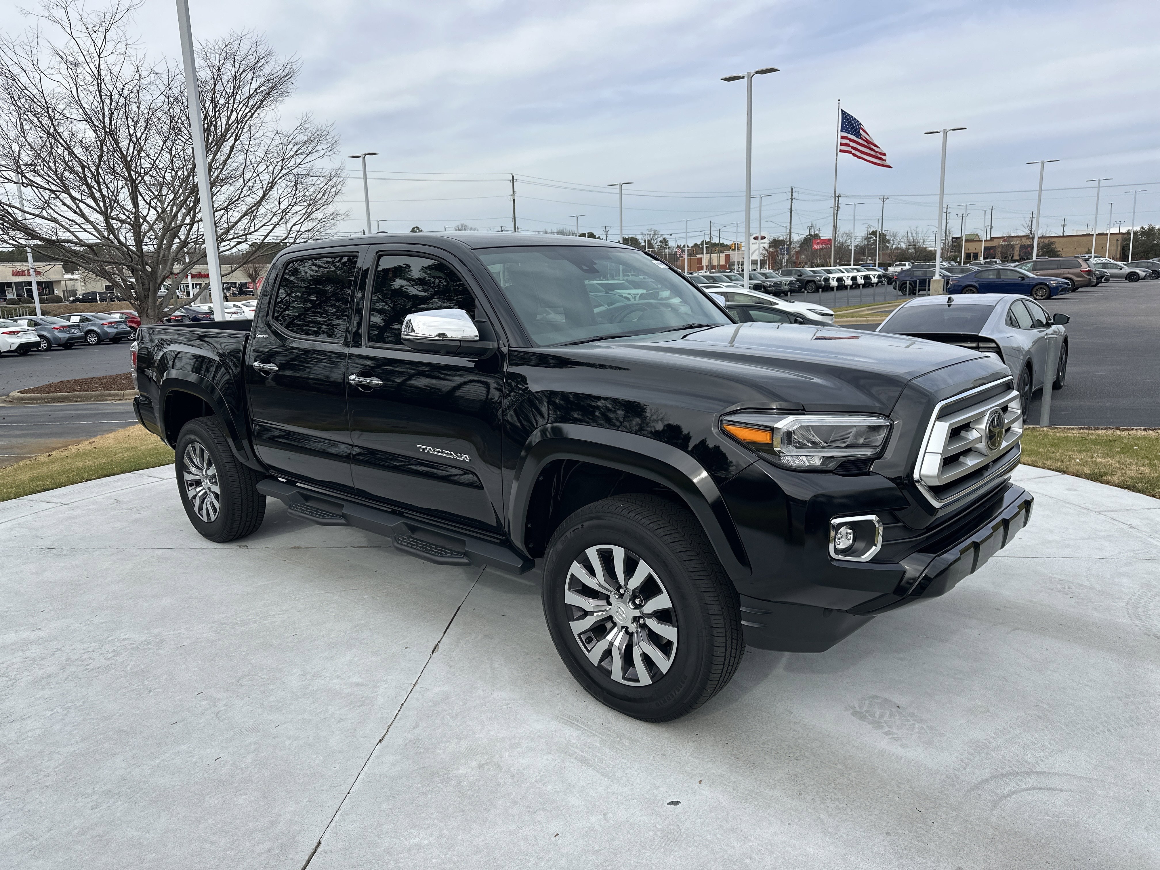 Used 2023 Toyota Tacoma Limited image 2
