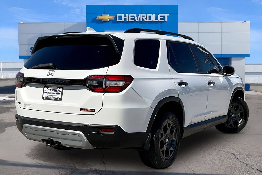 Used 2025 Honda Pilot TrailSport image 4