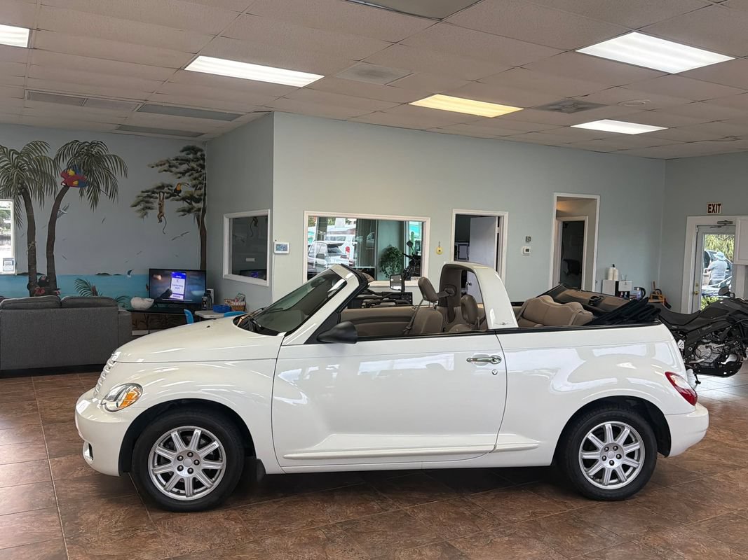 Used 2008 Chrysler PT Cruiser Convertible FWD image 3