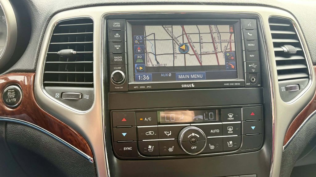 Used 2013 Jeep Grand Cherokee Limited w/ Luxury Group II image 18