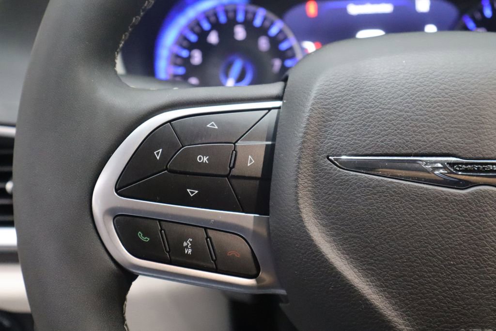 Used 2024 Chrysler Pacifica Touring-L image 24