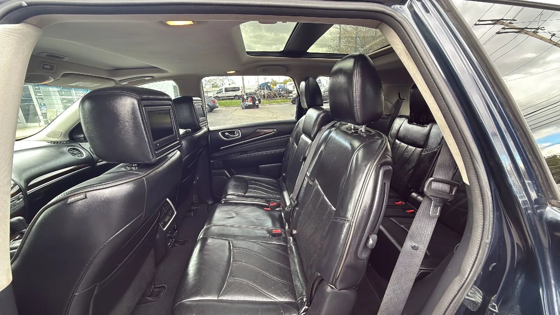 Used 2015 INFINITI QX60 AWD w/ Deluxe Touring Package image 13