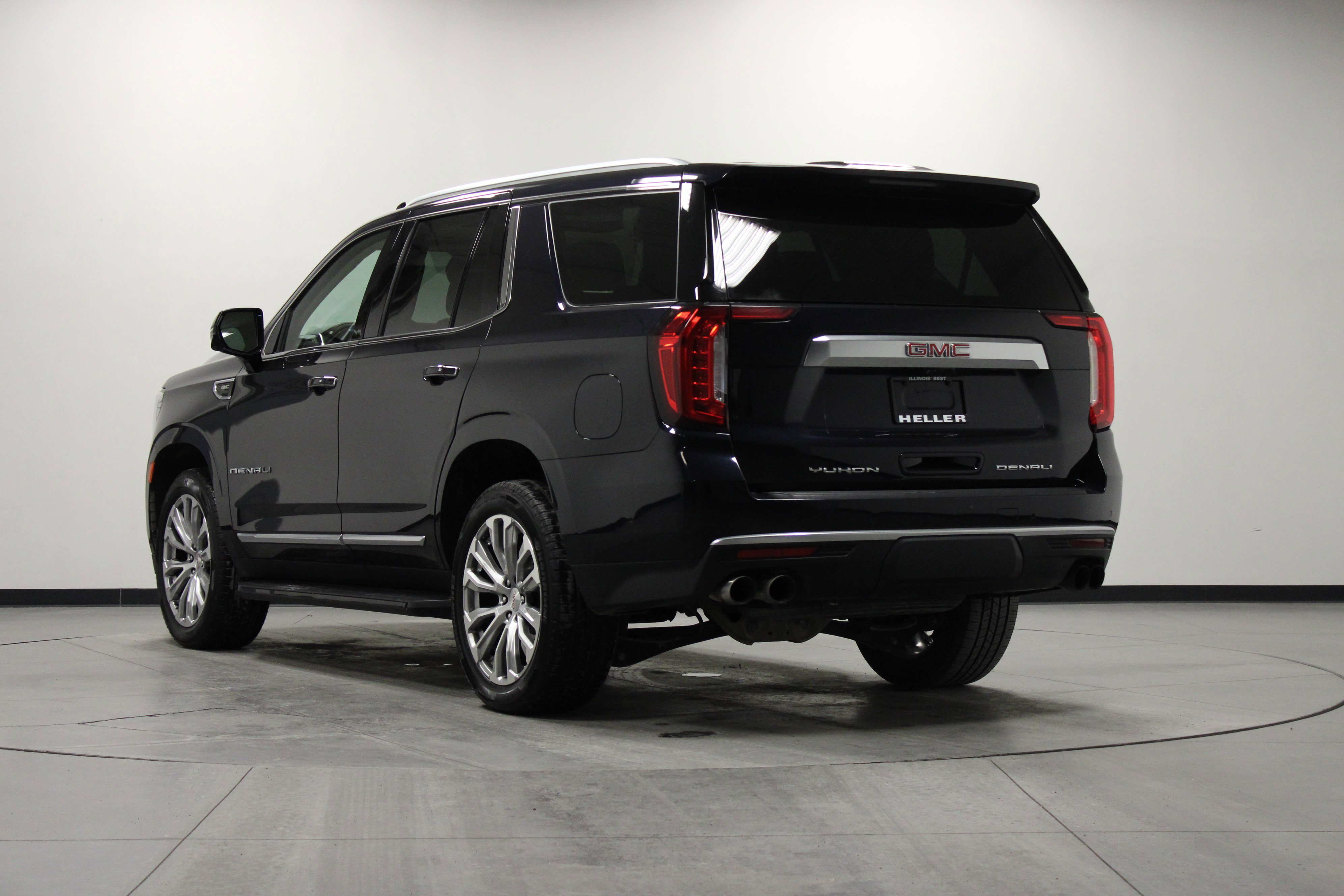 Used 2023 GMC Yukon Denali w/ Advanced Technology Package AWD/4WD image 6