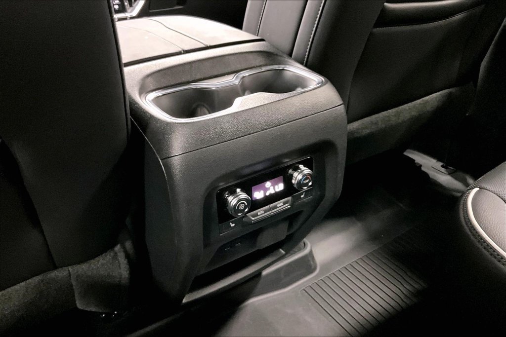 Used 2025 GMC Acadia Denali w/ Super Cruise Package FWD image 30