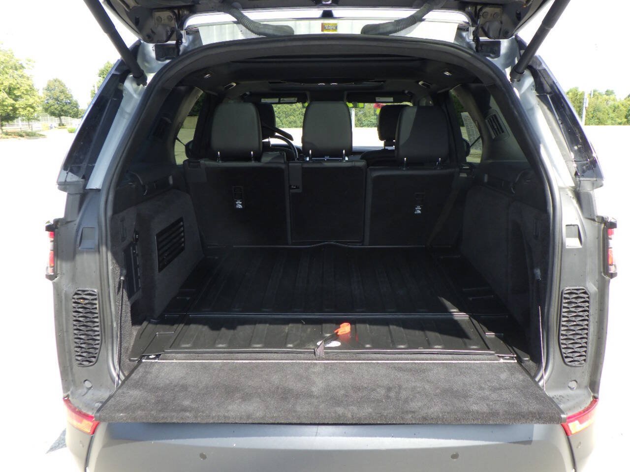 Used 2019 Land Rover Discovery HSE AWD/4WD image 21