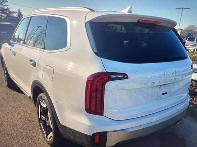 Used 2023 Kia Telluride S w/ S Sunroof Package image 4