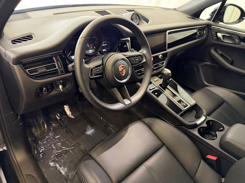 Used 2025 Porsche Macan AWD/4WD image 4