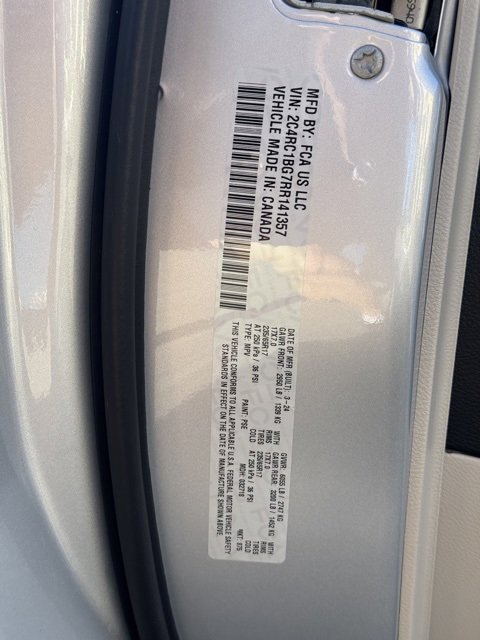 Used 2024 Chrysler Pacifica Touring-L image 18