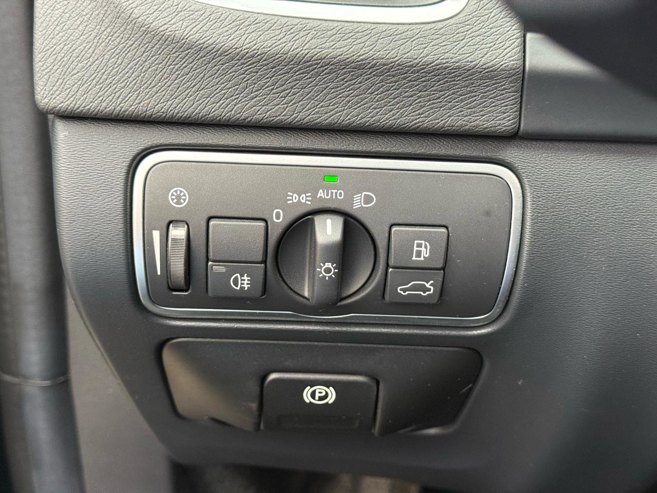 Used 2018 Volvo V60 T5 Cross Country w/ Convenience Package image 24