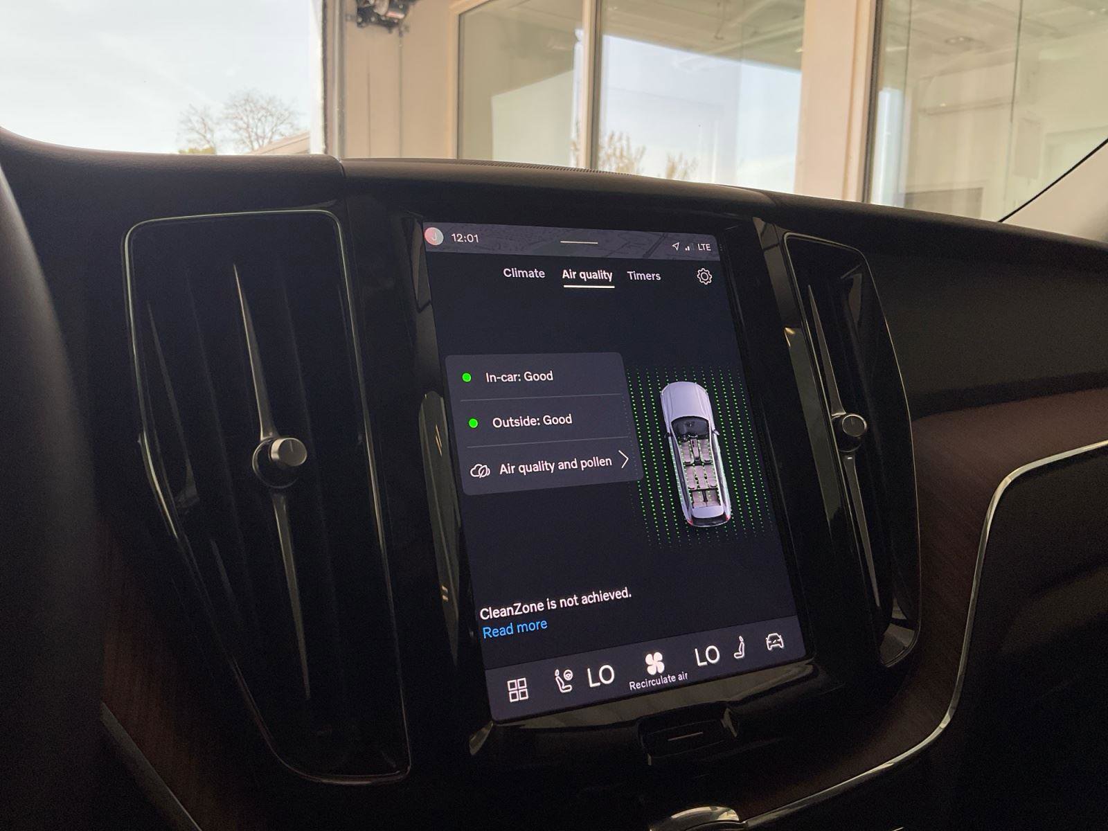 Used 2024 Volvo XC60 B5 Plus image 24