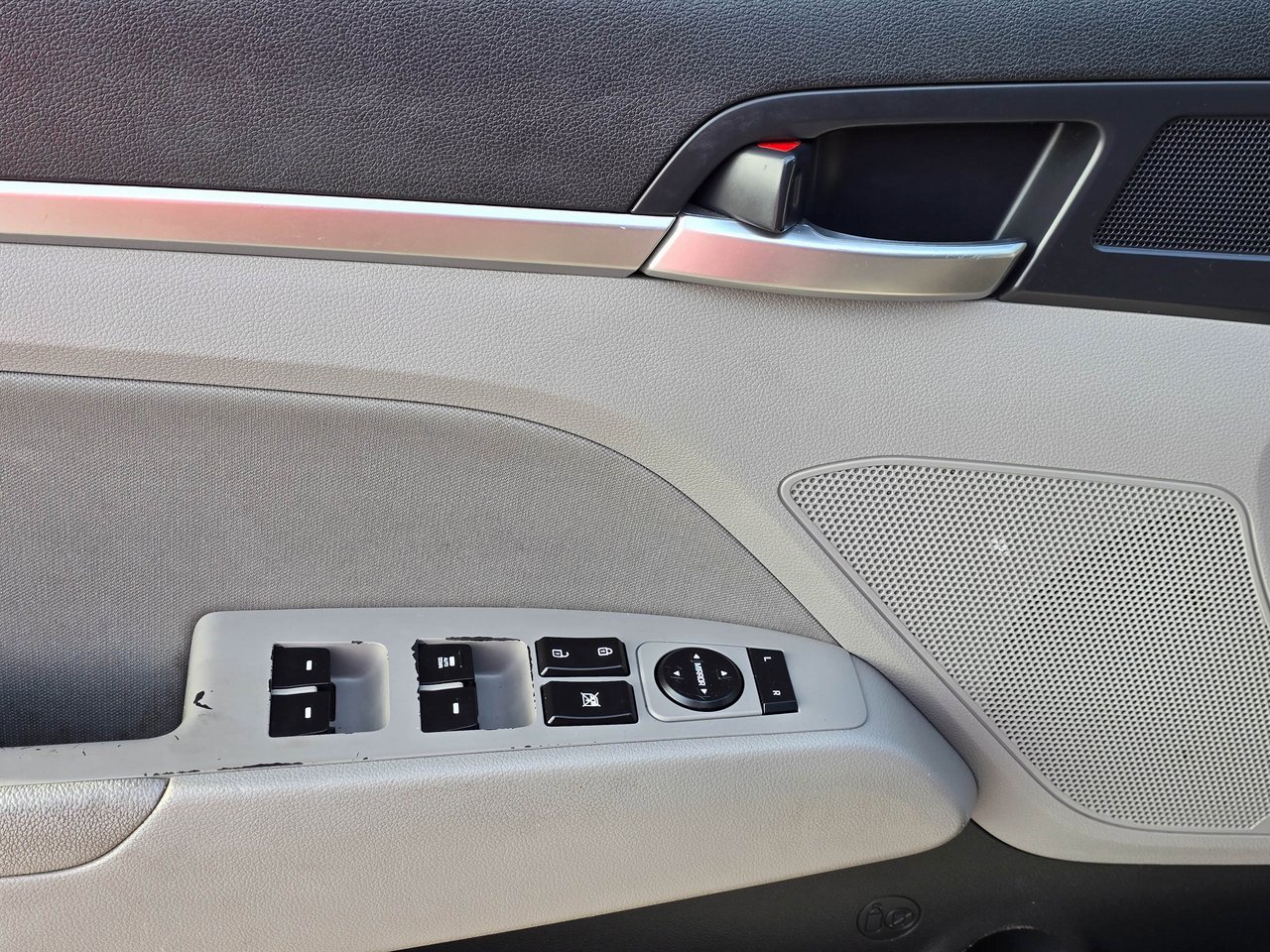 Used 2020 Hyundai Elantra SEL image 11