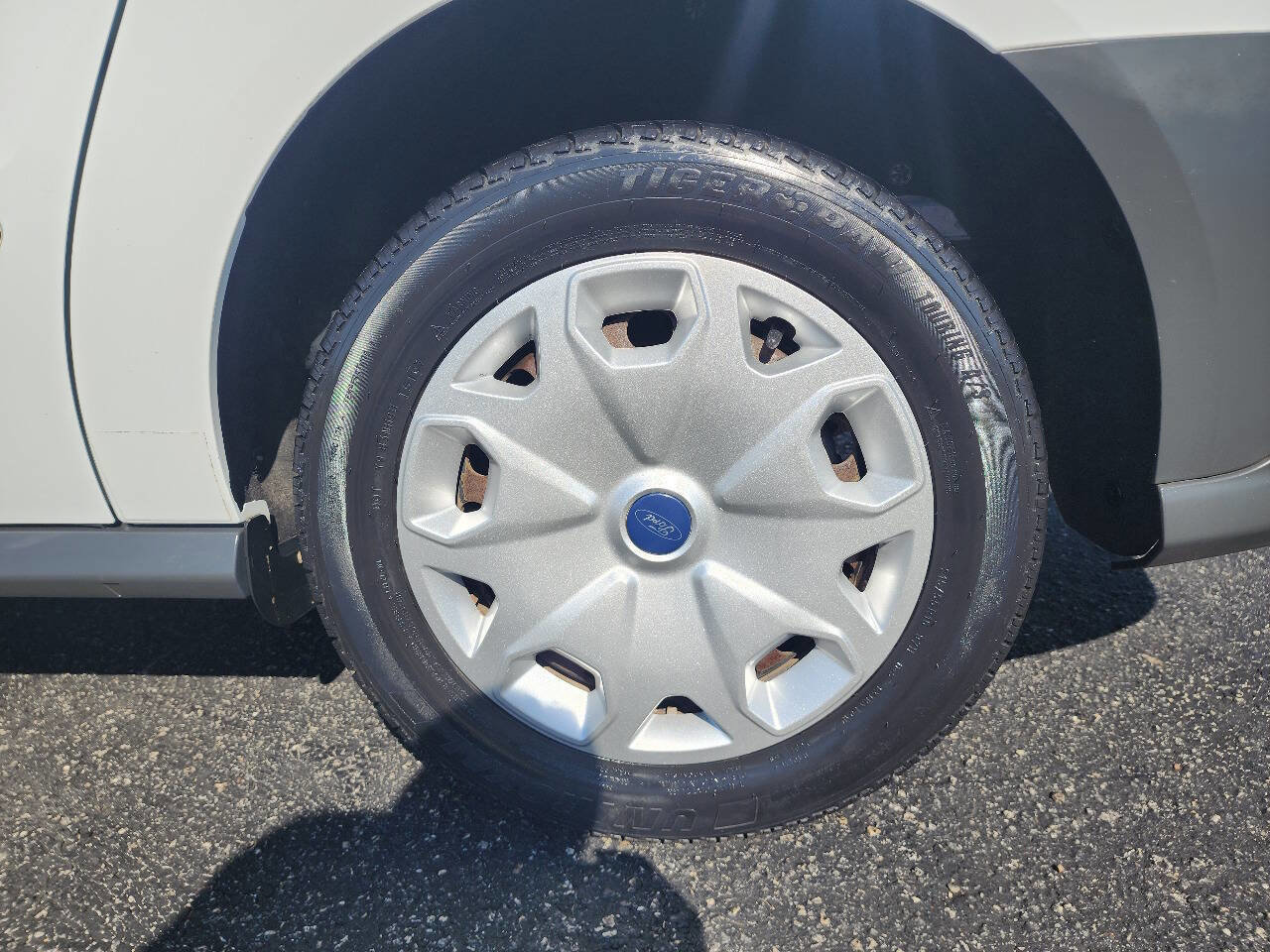 Used 2015 Ford Transit Connect XL image 11