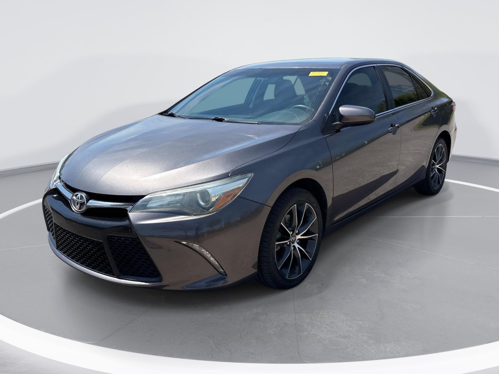 Used 2015 Toyota Camry XSE FWD image 3