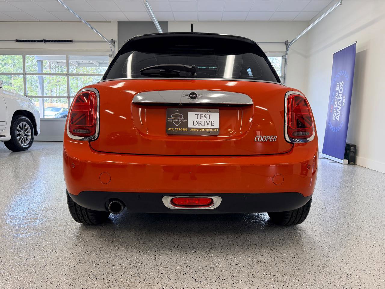 Used 2019 MINI Cooper 4-Door Hardtop image 7