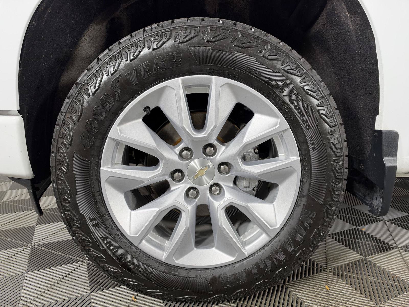 Used 2022 Chevrolet Silverado 1500 Custom AWD/4WD image 32