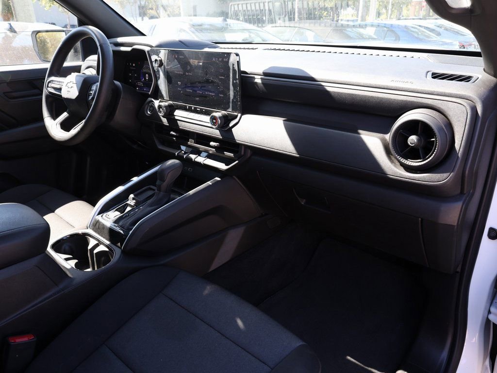 Used 2025 Chevrolet Colorado W/T image 16