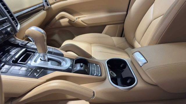 Used 2016 Porsche Cayenne AWD/4WD image 23