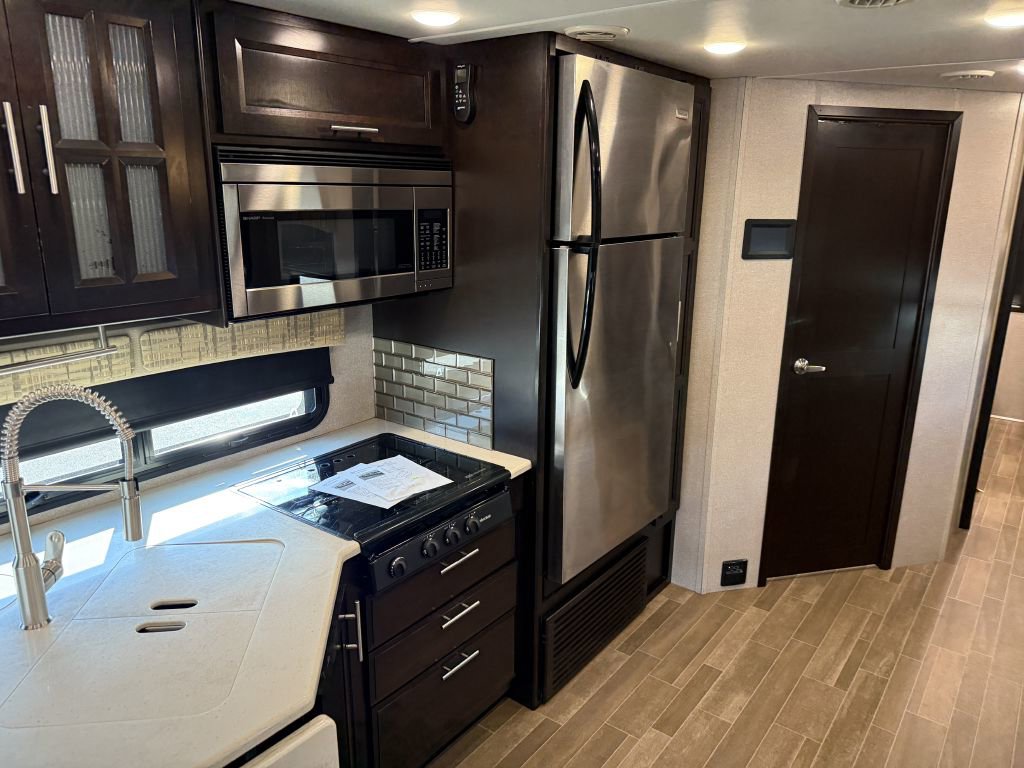 Used 2018 RAM 5500 SLT w/ Quick Order Package 29G SLT image 57